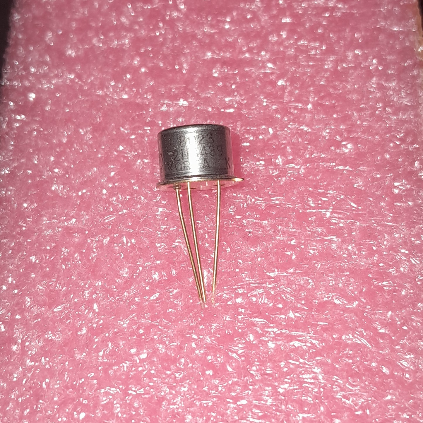 Texas Instruments 2N3439 high-voltage NPN silicon epitaxial planar transistor (gold lead)