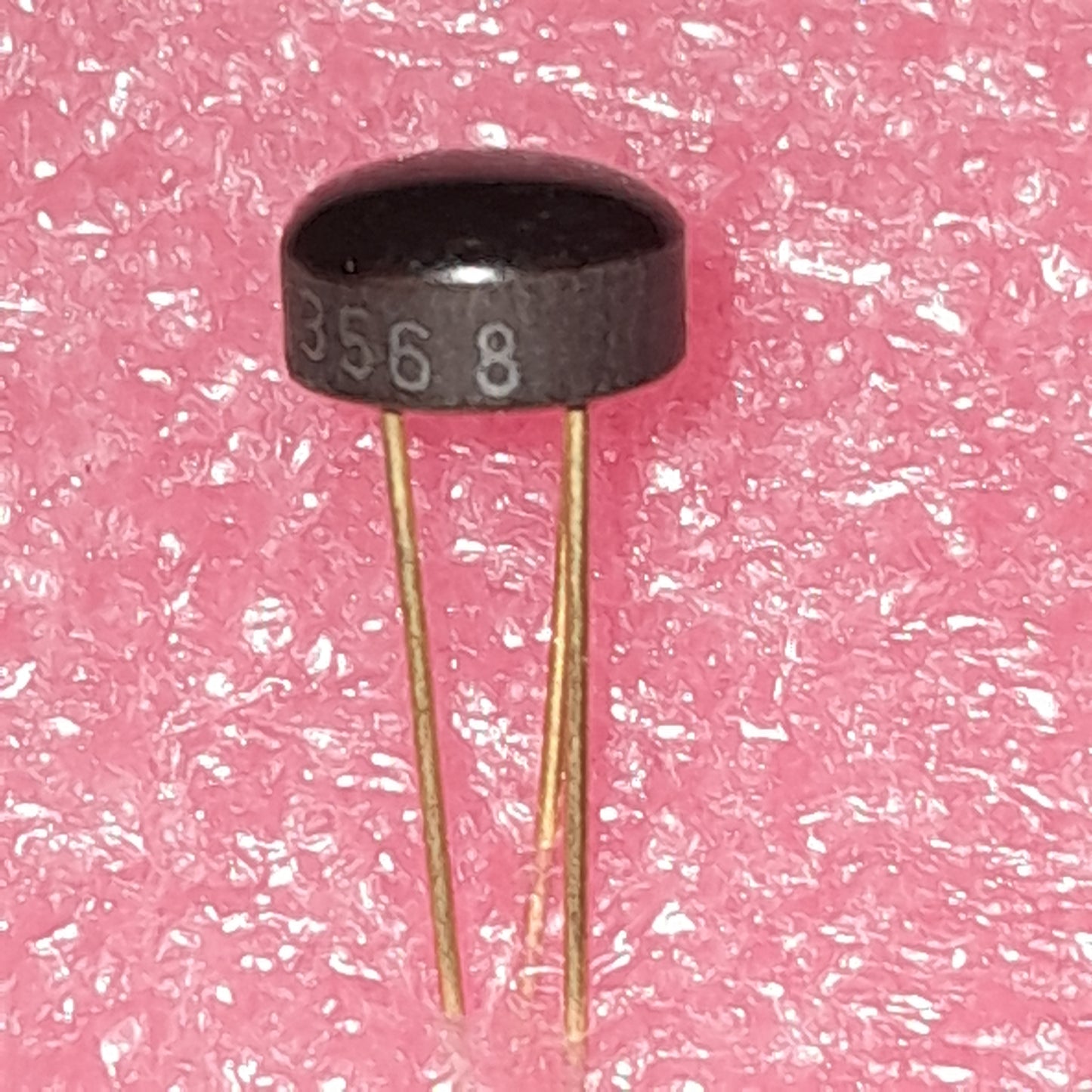 2N3568 reliable NPN silicon transistor (NOS GOLD PIN)