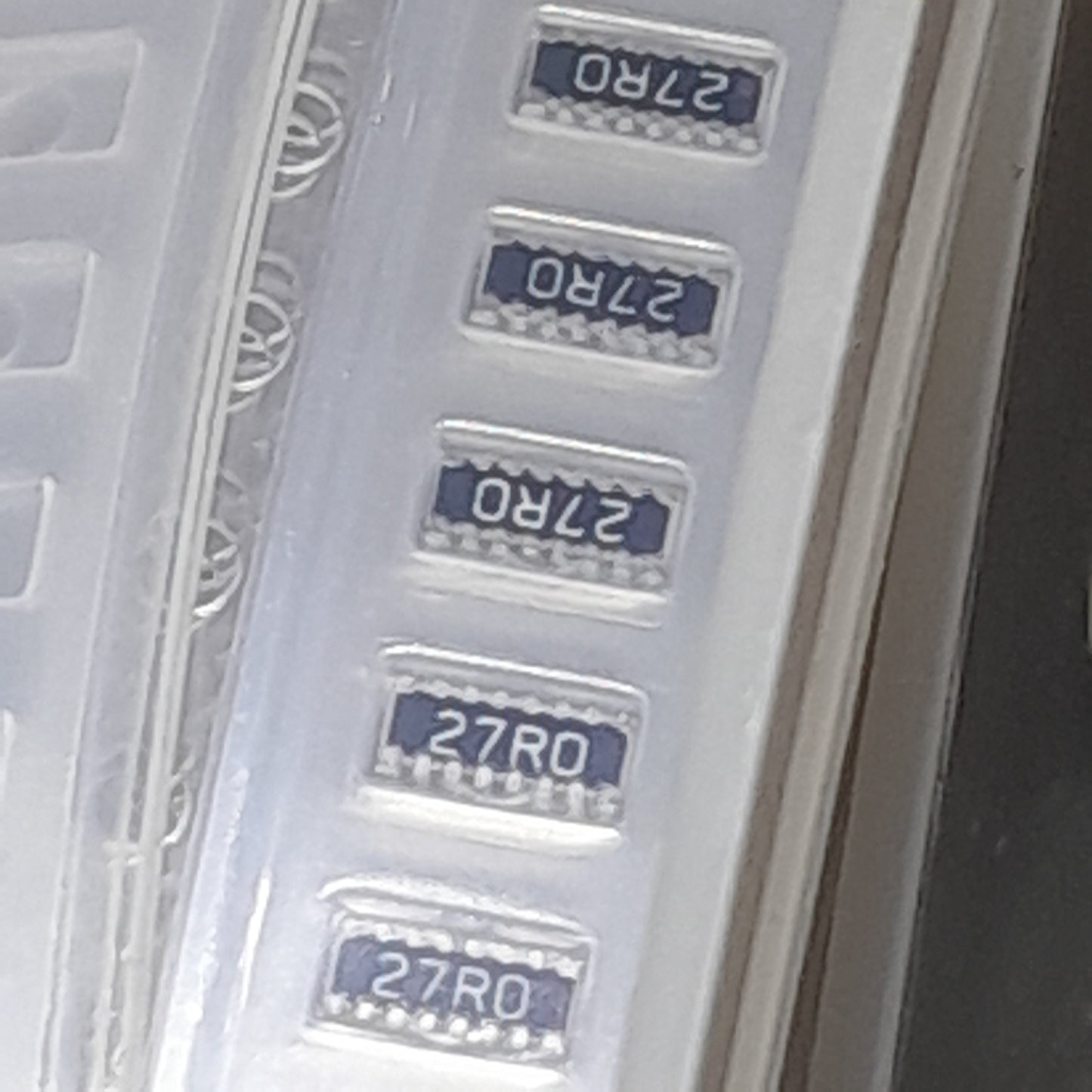 RS8M-27R0-F0 resistor 27 Ω and a tolerance of ±1% (NOS) reel of 4000