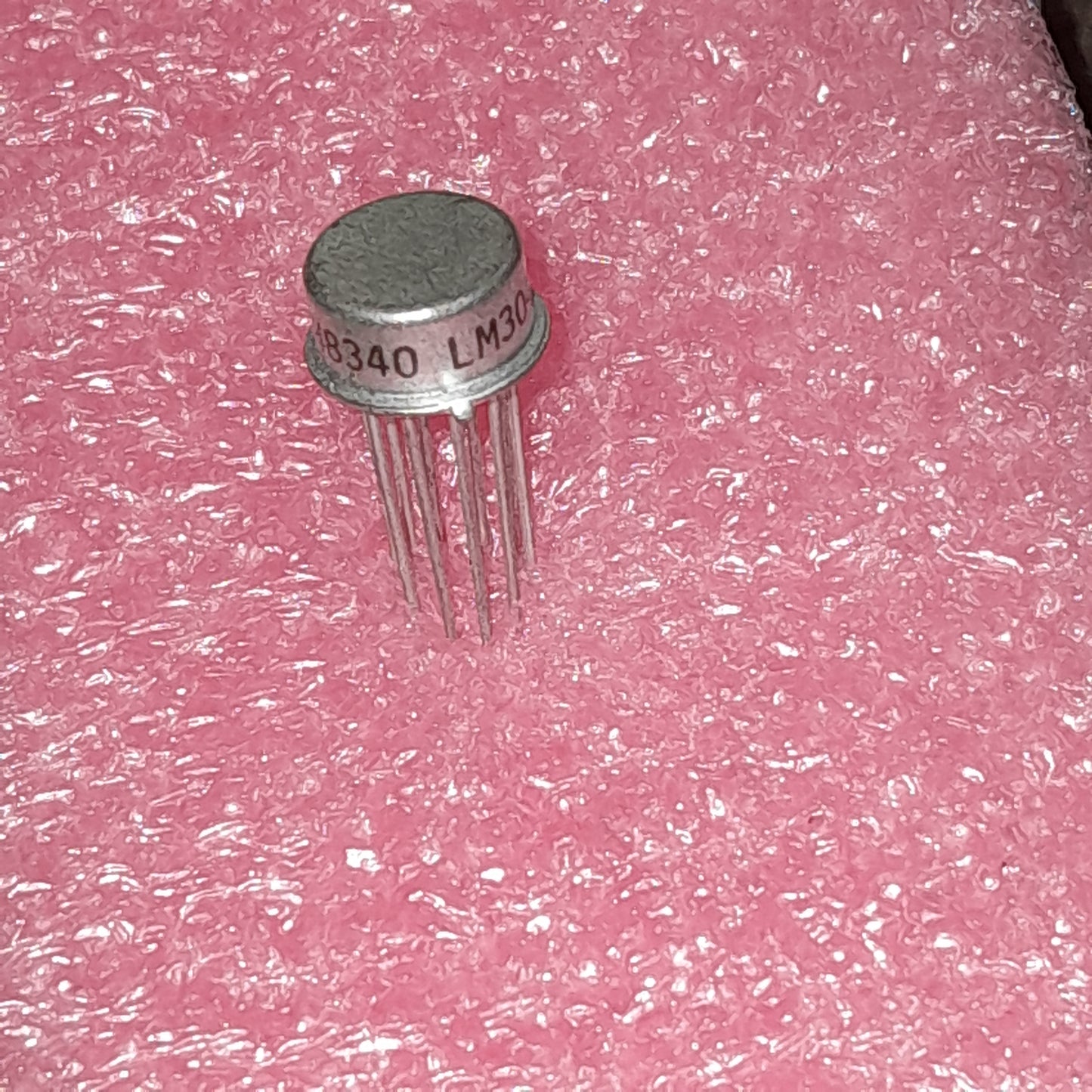 LM304H high-reliability precision negative voltage regulator (NOS)