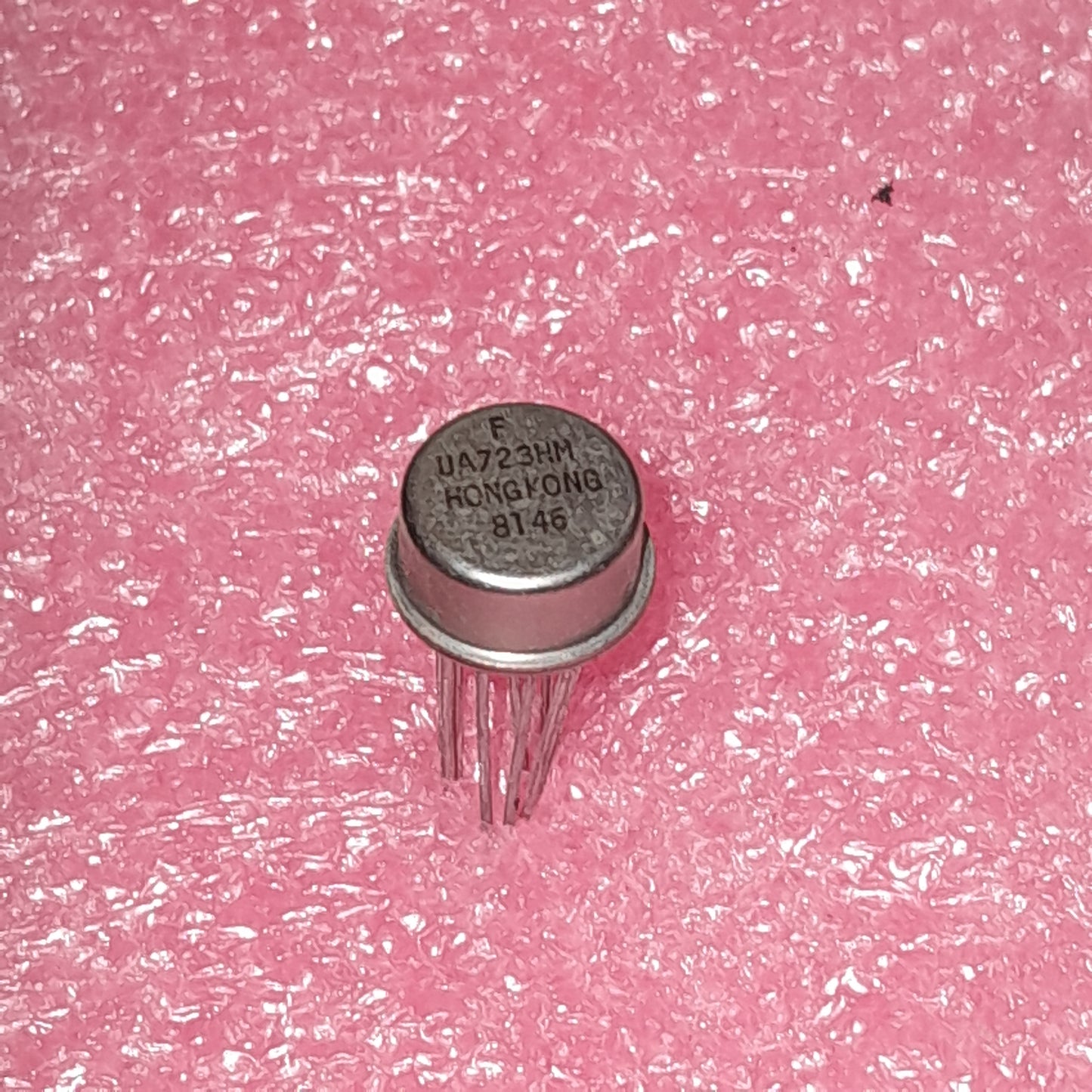 UA723HN robust adjustable positive voltage regulator (NOS)