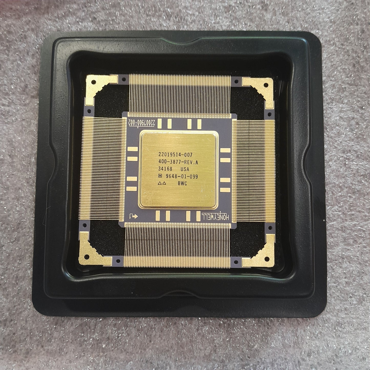 **ATTENTION IC COLLECTORS** Honeywell HX1750, radiation-hardened 16-bit microprocessor implementing the MIL-STD-1750A instruction set architecture. (NOS MIL/SPEC, EXTREAMLY RARE)