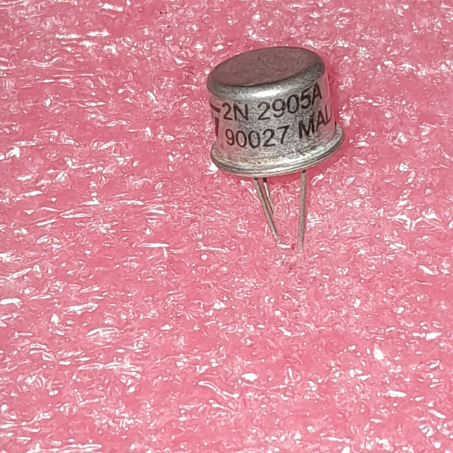 2N2905A general-purpose PNP bipolar junction transistor (BJT). (NOS)
