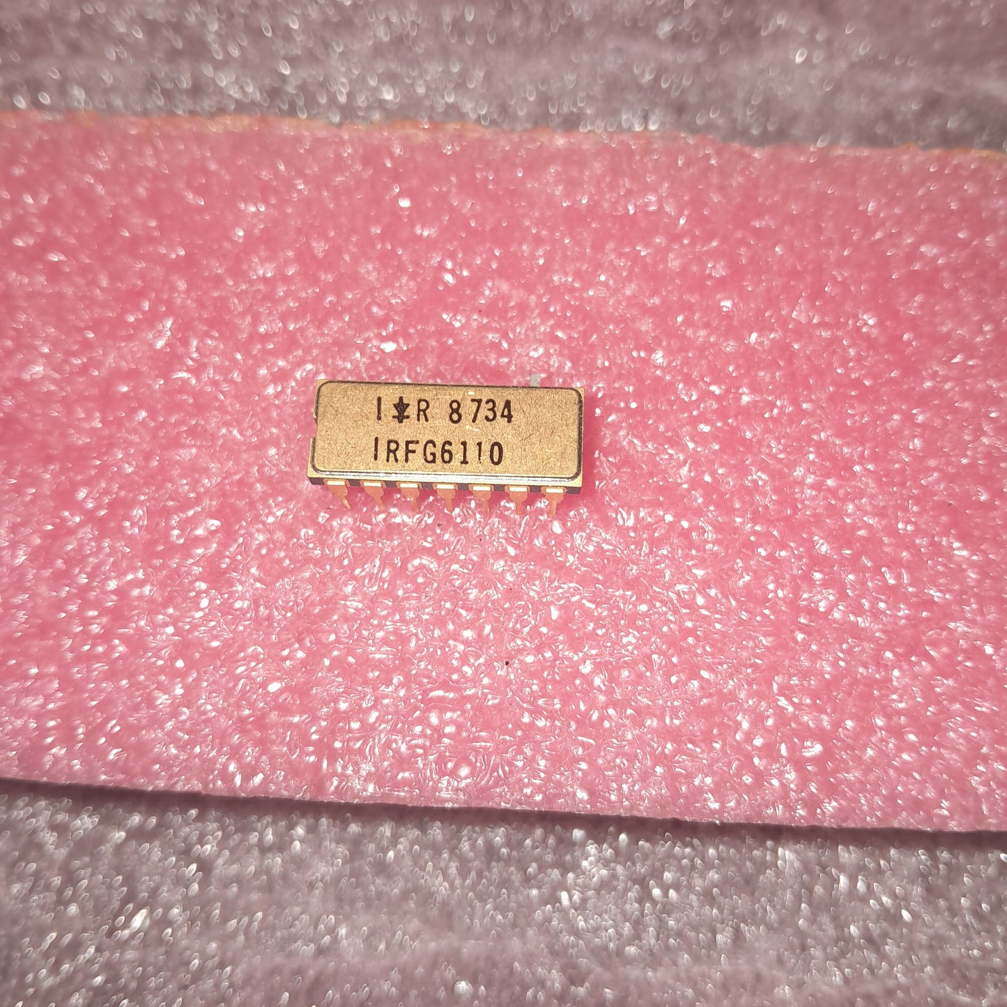 Plessey 8258590 IC vintage ceramic dual in-line package (DIP) integrated circuit