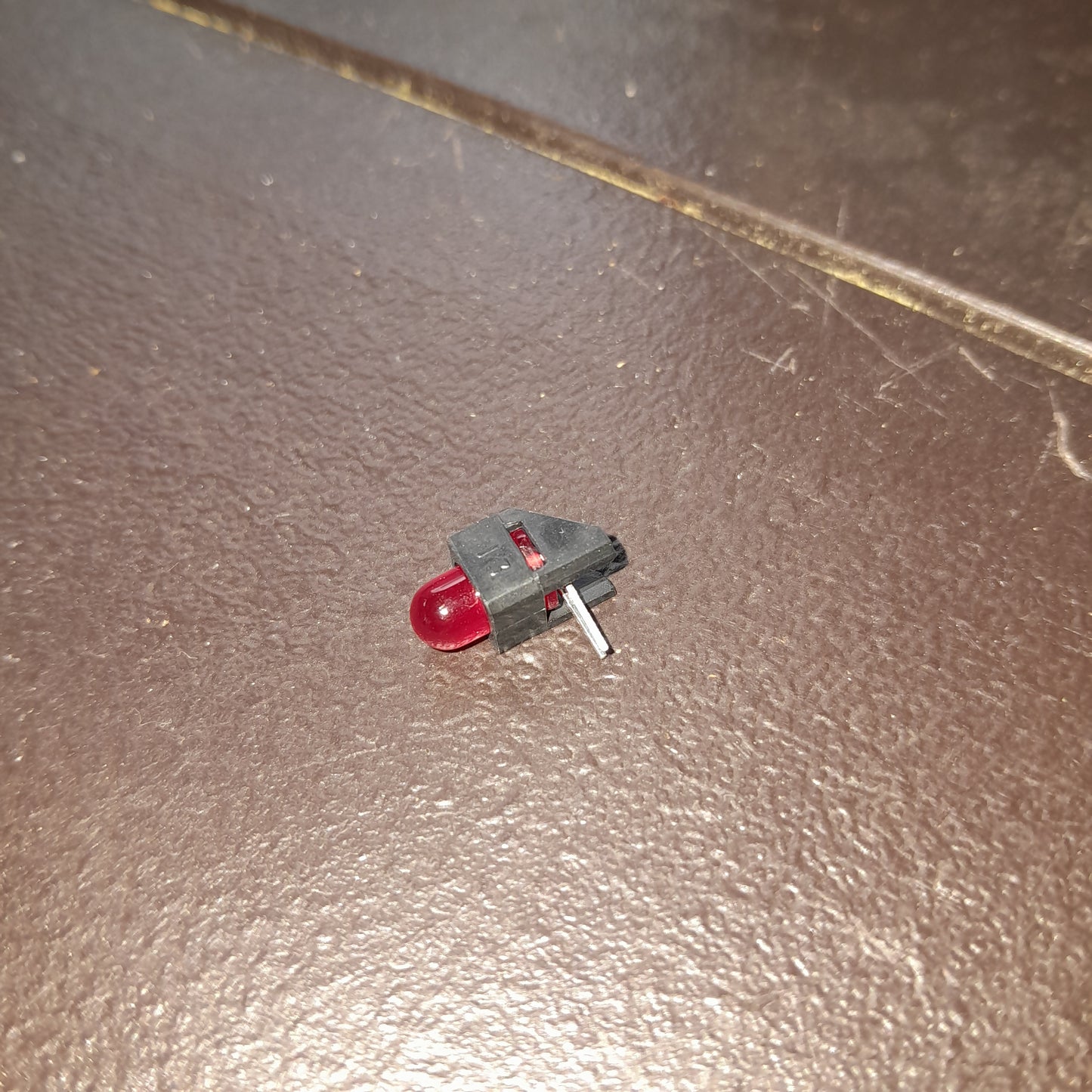 The HLMP-4700-C00B2 LED by Broadcom 2 prong led red (NOS) x 5