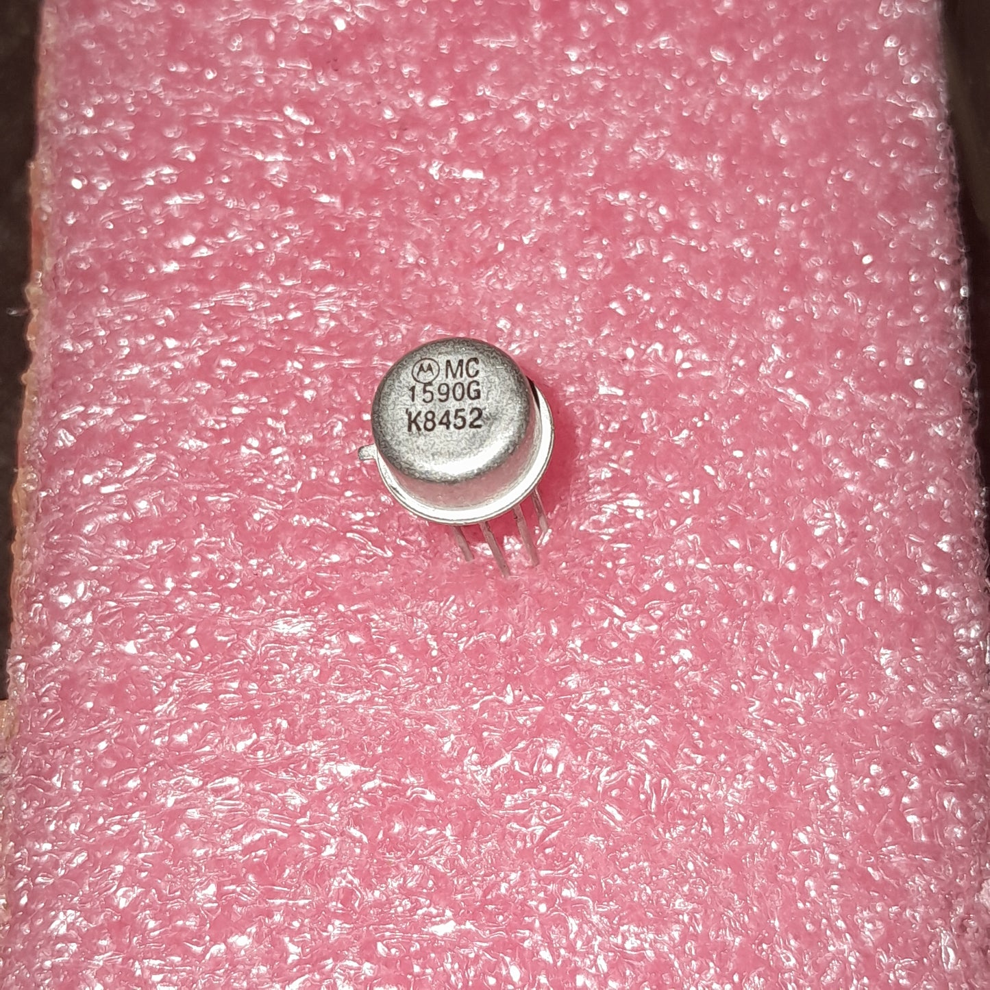 MC1390G appears to be a specific type of integrated circuit (IC)(NOS)