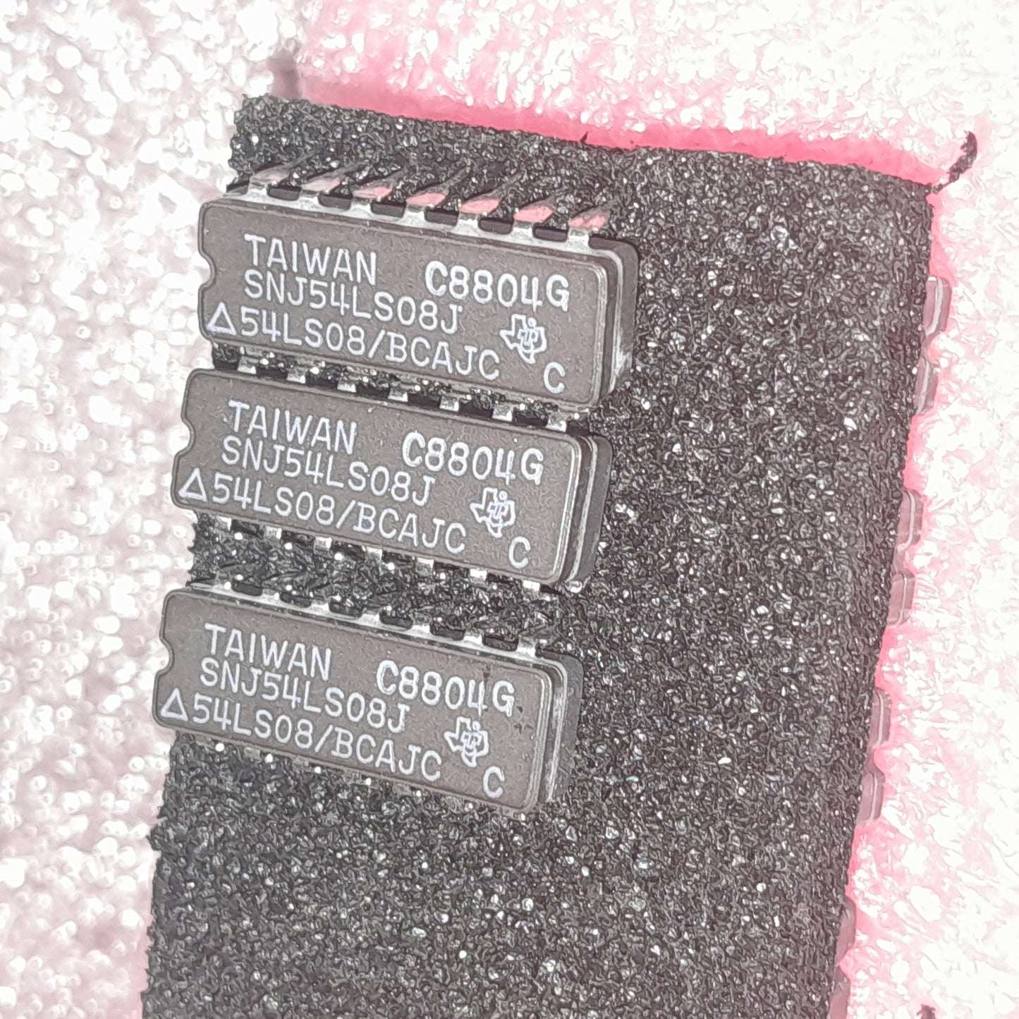 SNJ54LS08J Quad 2-Input Positive-AND Gate Texas Instruments