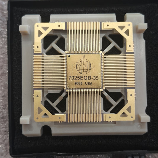 **ATTENTION IC COLLECTORS** SIE IDT7025 is a high-speed from Leigh Instruments dual-port static RAM (SRAM) designed for applications requiring shared memory access between multiple processors (NOS MIL/SPEC GOLD CHIP EXTREAMLY RARE)