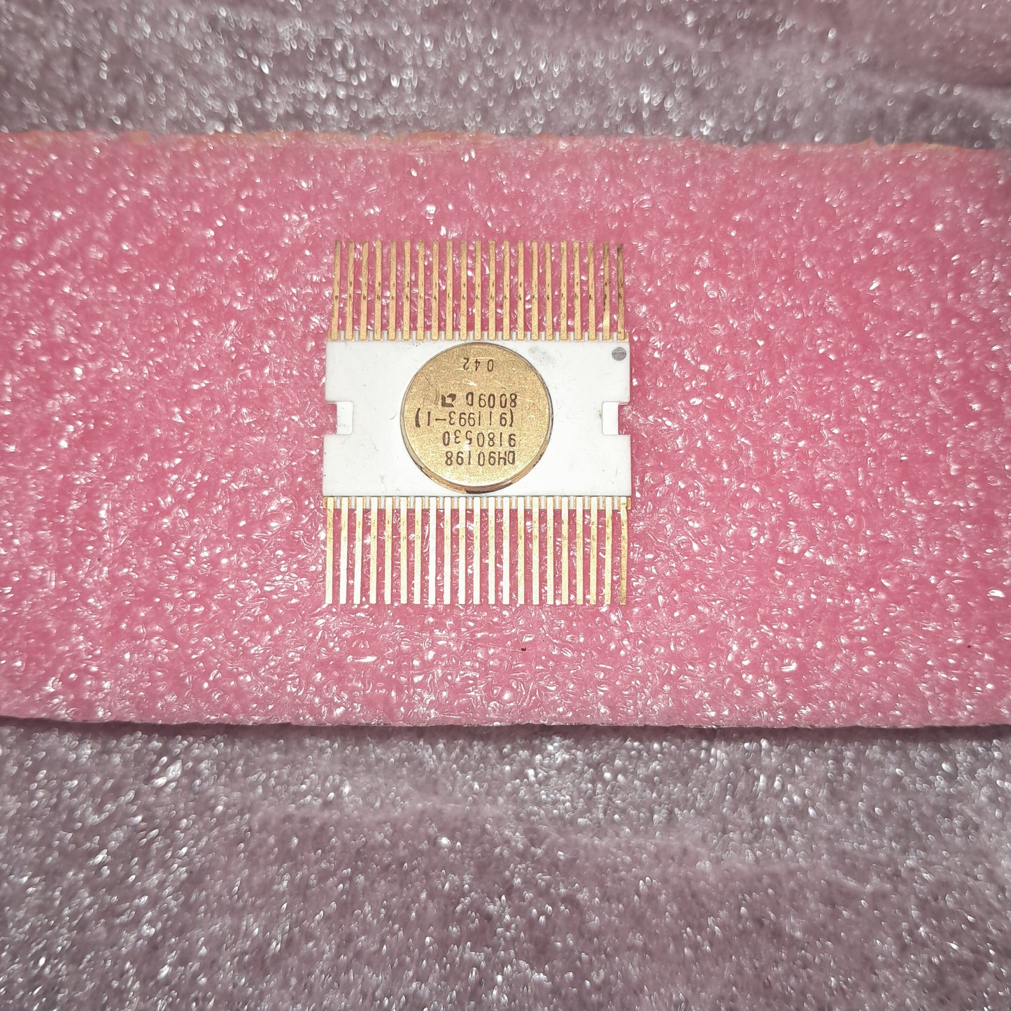 Plessey 8258590 IC vintage ceramic dual in-line package (DIP) integrated circuit