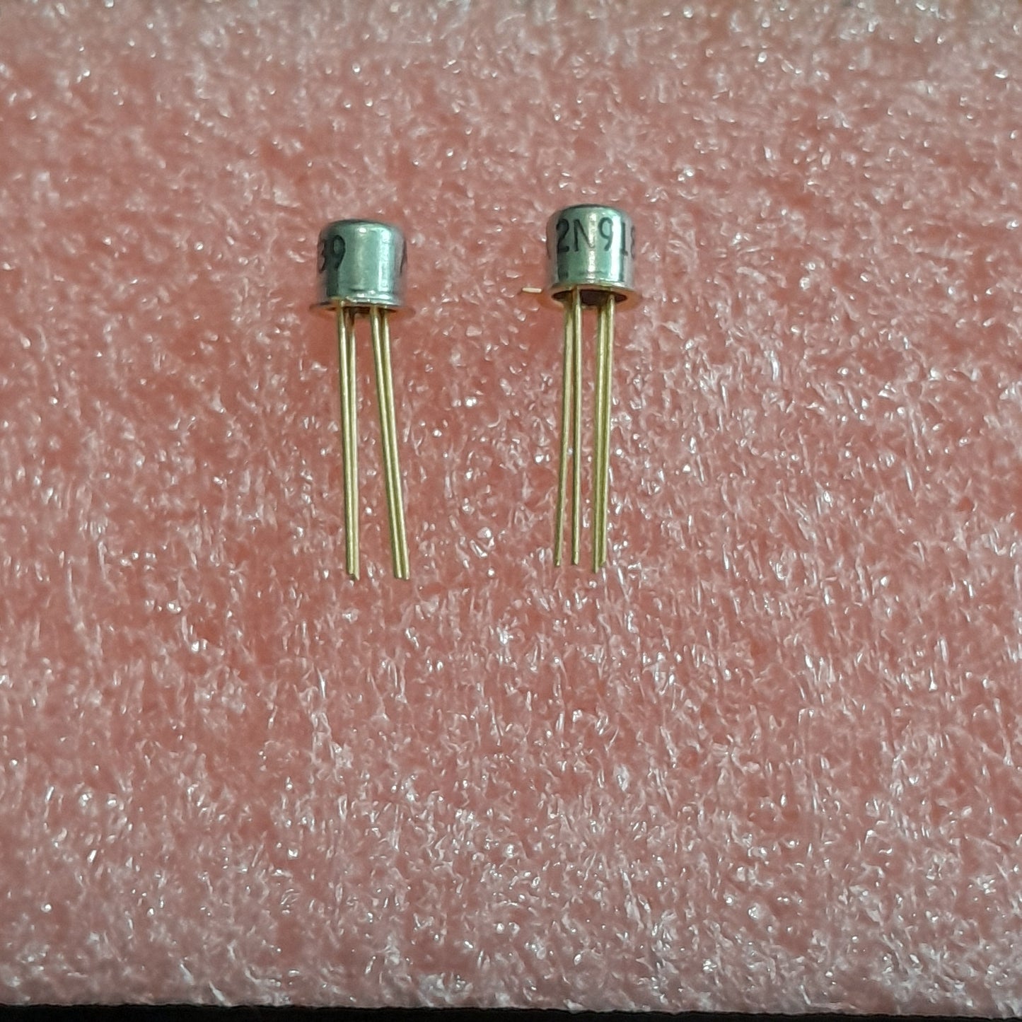 2N918 silicon NPN bipolar junction transistor