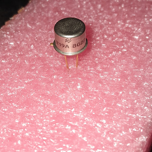 siemens 2N2219A  NPN silicon transistor (gold leads)