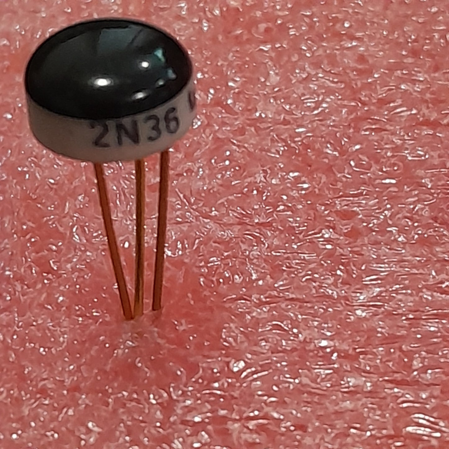 2N3563  small-signal NPN silicon transistor (NOS gold pin)