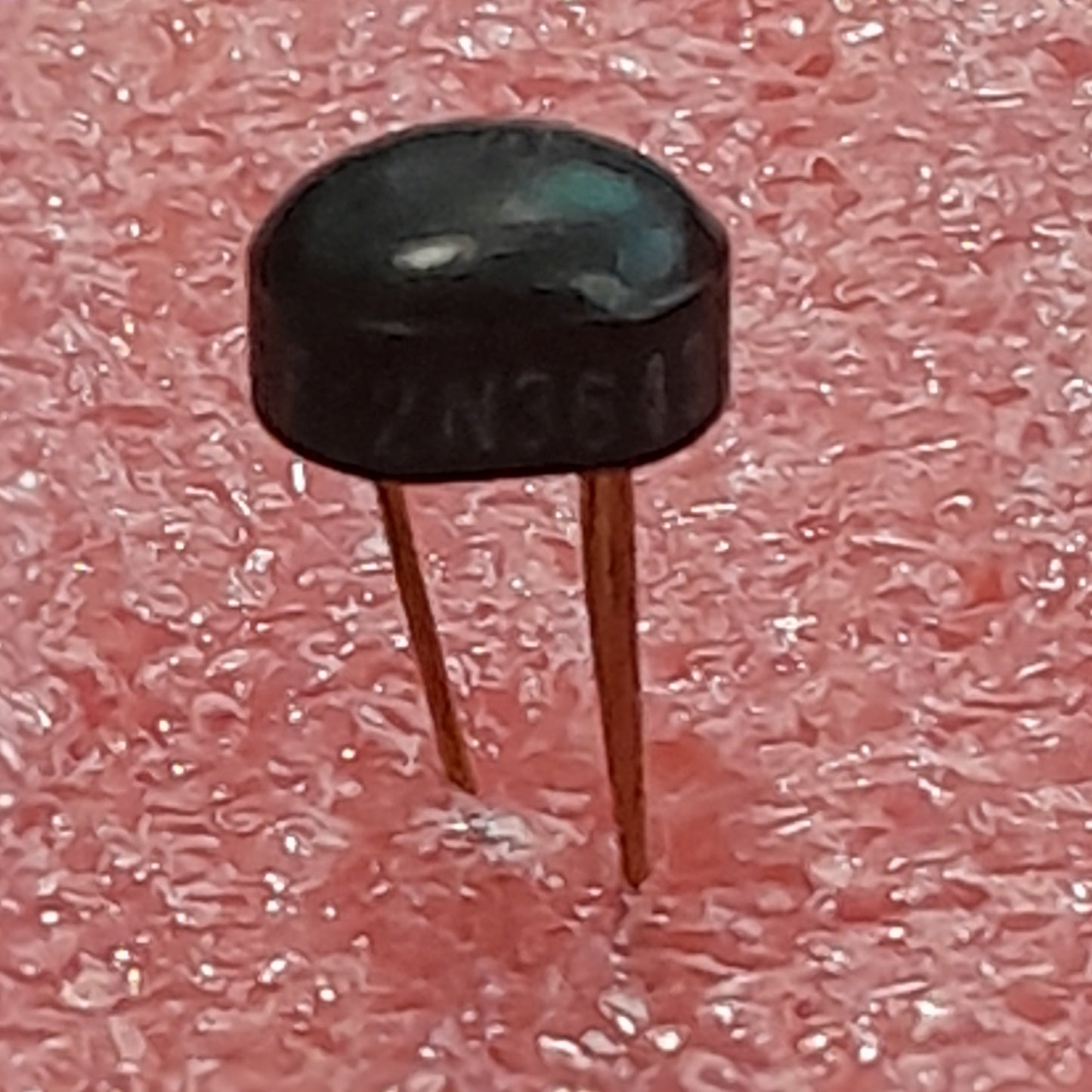 2N3643 classic NPN silicon transistor (NOS gold pin)