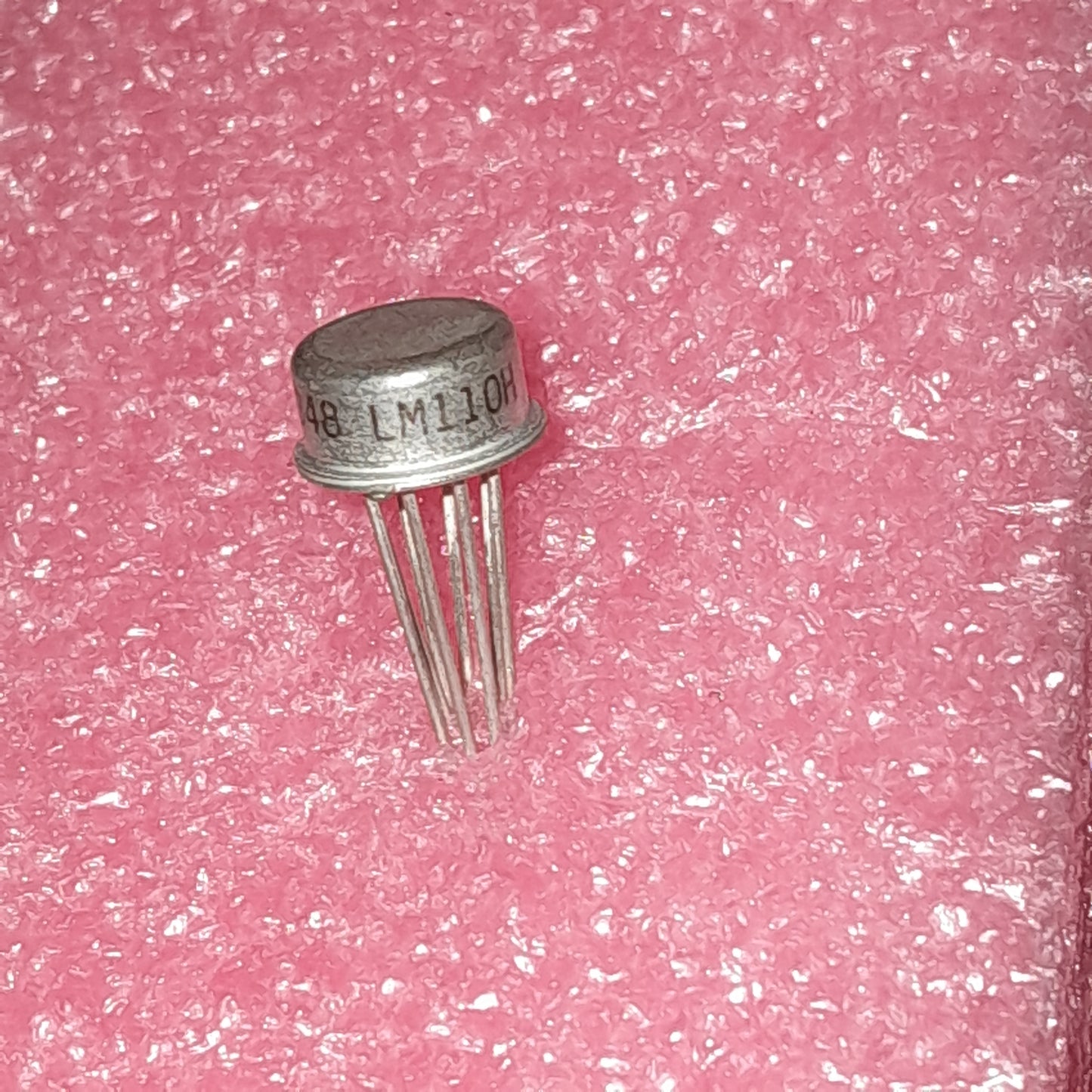 LM110H high-performance unity-gain voltage follower operational amplifier (NOS)