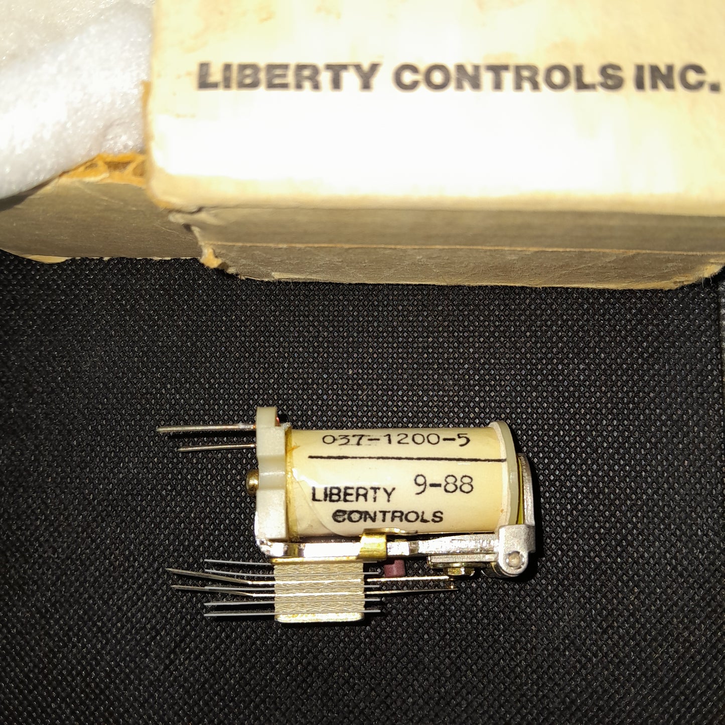 Liberty Controls Inc. #037-1200-5 solenoid (NOS)