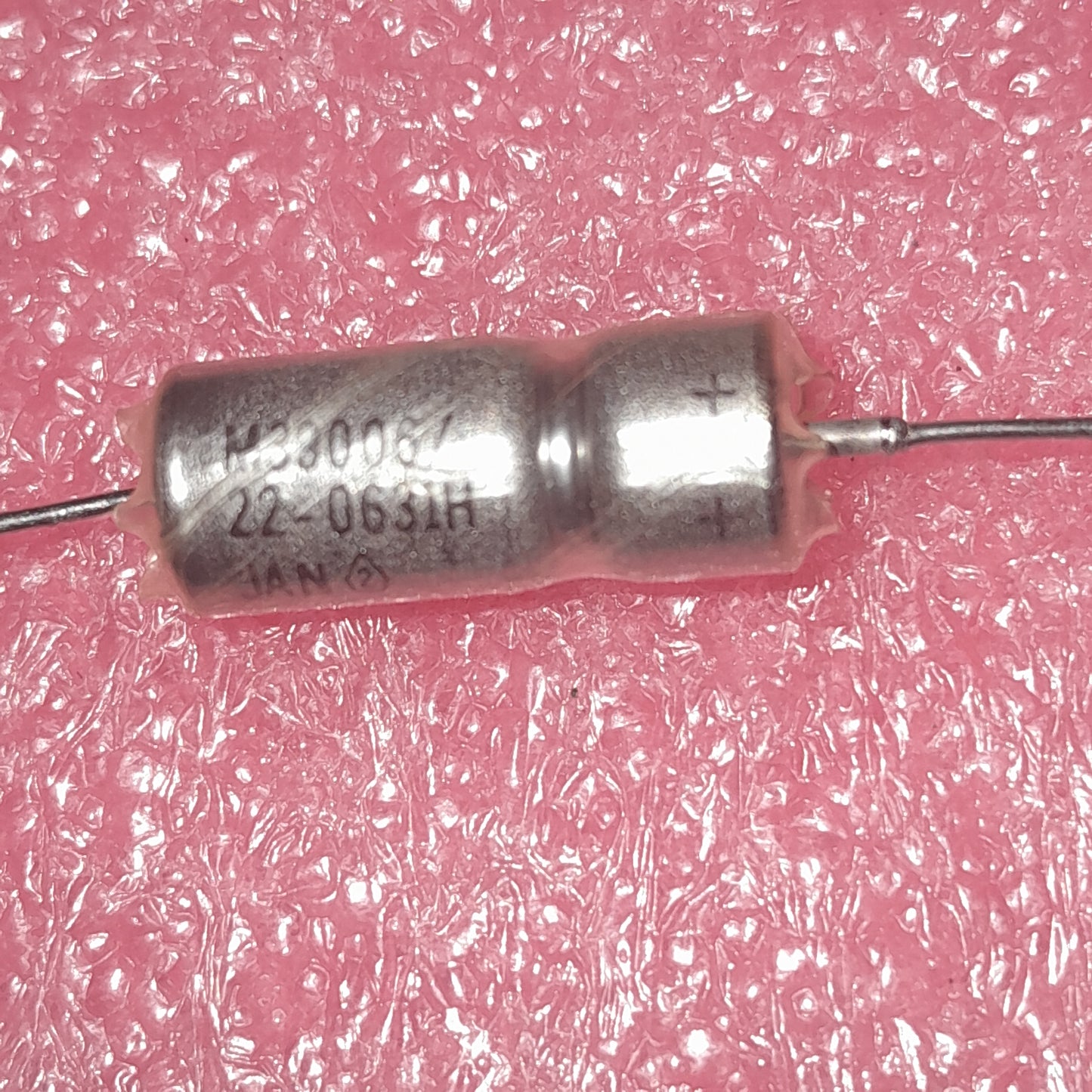 Hermetically sealed, wet tantalum capacitor Mil/Spec JAN M39006/22-0631H. (NOS MIL/SPEC)
