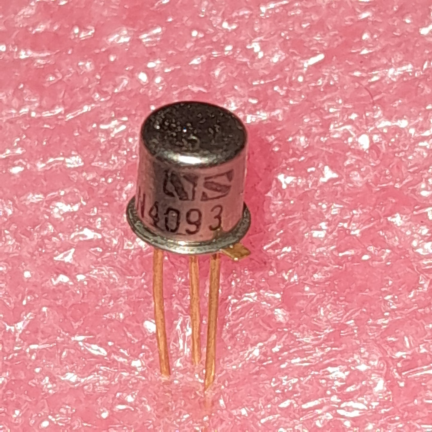 2N4093 N-channel silicon junction field-effect transistor (JFET) (NOS GOLD LEADS)