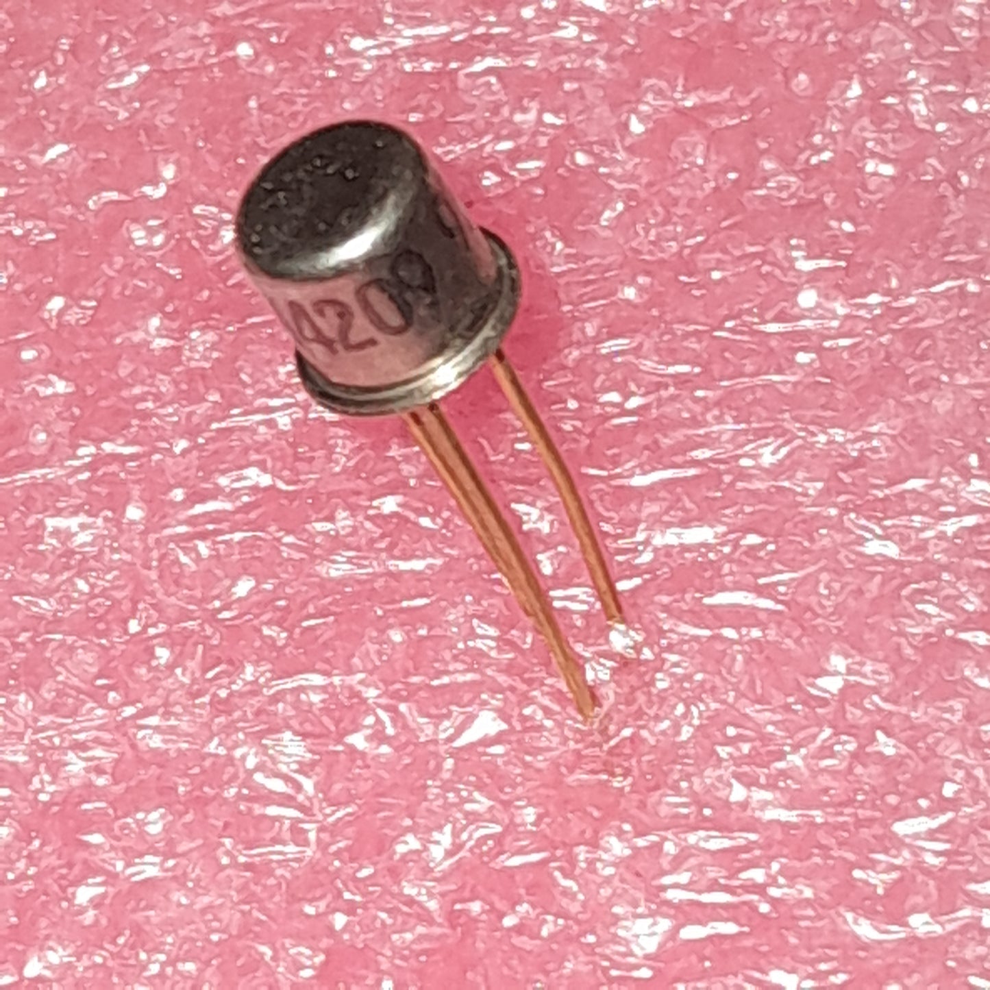 2N4209 PNP silicon bipolar junction transistor (NOS GOLD LEADS)