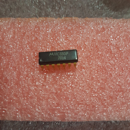 Motorola MC880P integrated circuit (IC)