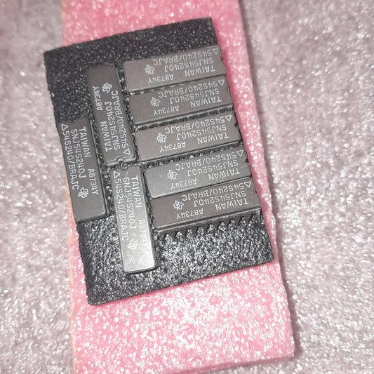SNJ54S240J vintage, military-grade digital logic chips.