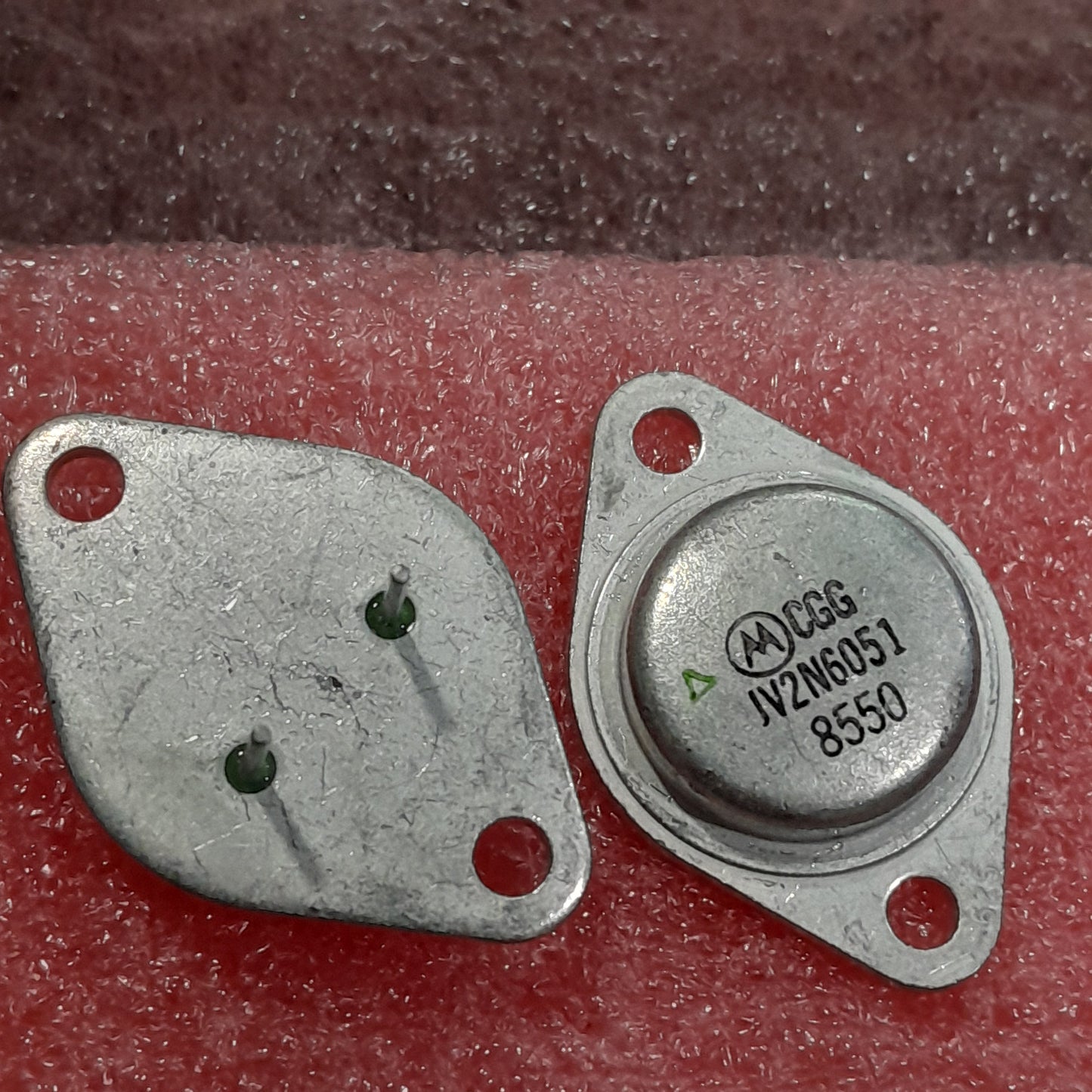 JV2N6051 Darlington transistor made by Motorola. TO-3 metal can package, (NOS)