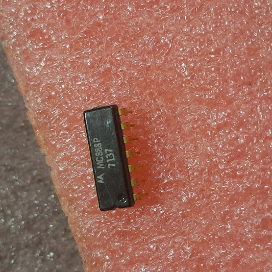 MC888P vintage Diode-Transistor Logic (DTL) integrated circuit