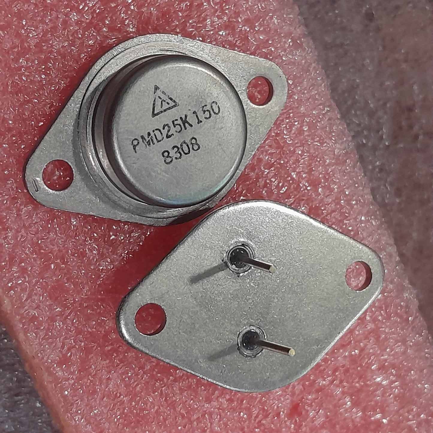 PMD25K150 is a silicon NPN power transistor manufactured by General Electric (GE) (NOS)