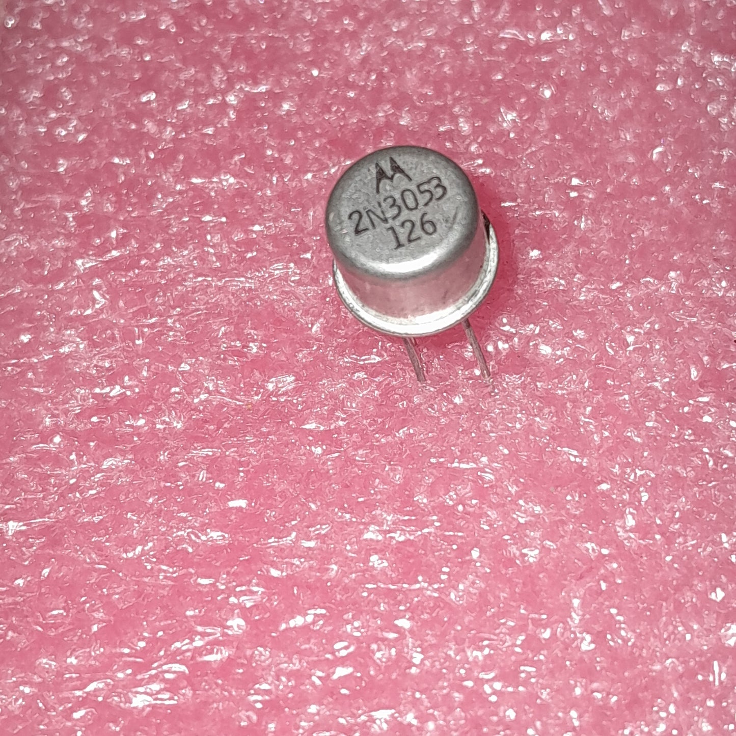 Motorola 2N3053 NPN transistor, (NOS)