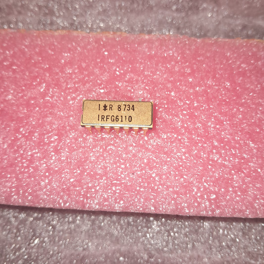 Plessey 8258590 IC vintage ceramic dual in-line package (DIP) integrated circuit