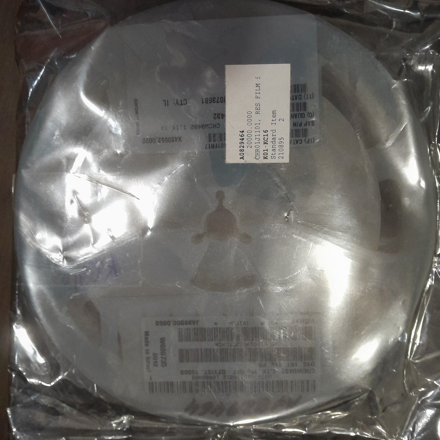Vishay's Thin Film Chip Resistor. CRCW0402 1.1K 1%, 1.1 kΩ resistance with 1% tolerance, (NOS) reel of 10000
