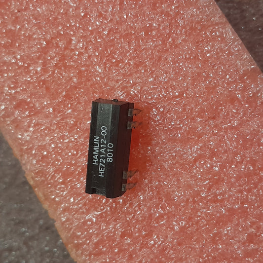 Hamlin HE721A12-00 Reed Relay
Single-in-line (SIL), 4 pins 12 VDC 500 Ω 1A (SPST-NO, Single-Pole, Single-Throw, Normally Open) 10 W (max
