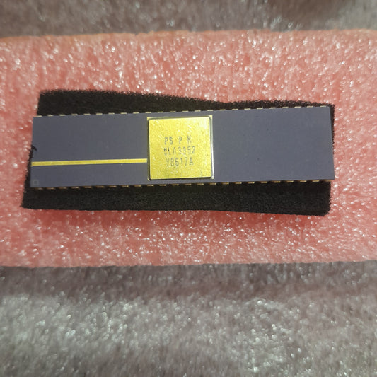 SLA 3352 EEPROM (Electrically Erasable Programmable Read-Only Memory). Gold leads